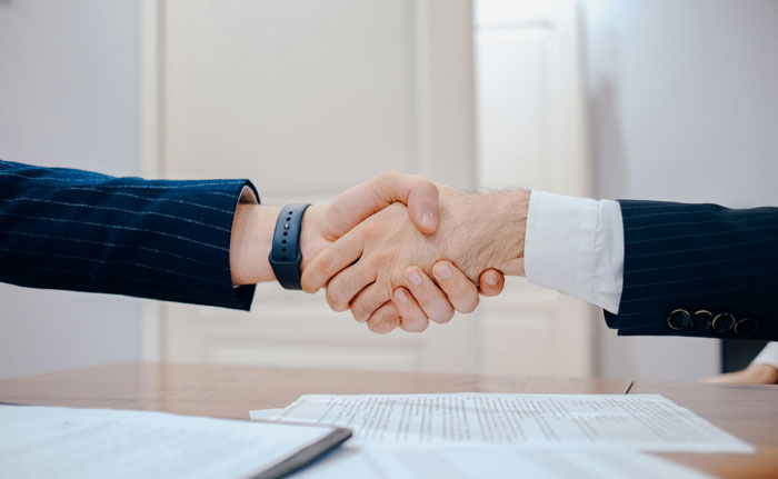 30 People Share Their Most Unhinged And Chaotic Job Interview Tips