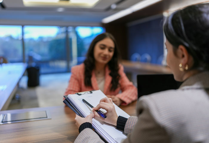 30 People Share Their Most Unhinged And Chaotic Job Interview Tips