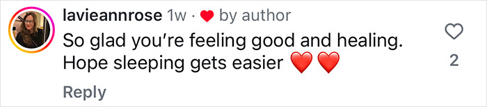 Comment showing support for Susan Sarandon’s daughter after plastic surgery, with emojis of red hearts. Comment showing support for Susan Sarandon’s daughter after plastic surgery, with emojis of red hearts.