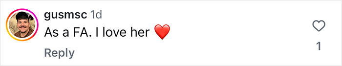 Comment praising airlines worker with heart emoji from user gusmsc. Comment praising airlines worker with heart emoji from user gusmsc.