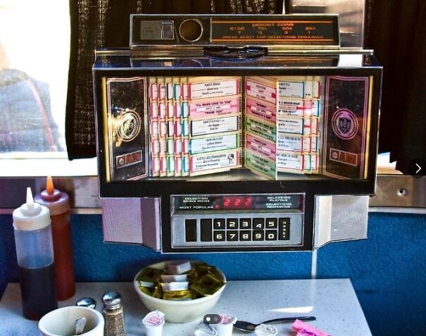 Diner-Jukebox-67ec4c1bf1822-jpeg.jpg