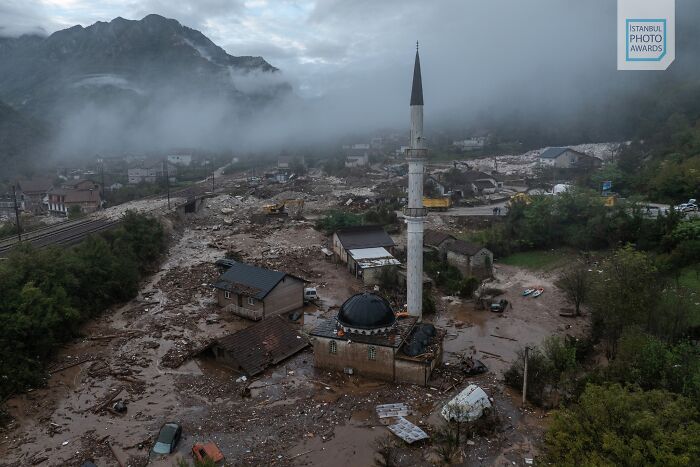 Flood aftermath in a Turkish village with damaged mosque, captured at Istanbul Photo Awards 2025.