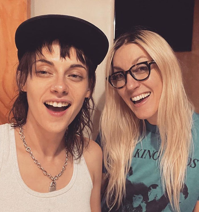 "Prettier In Her Twilight Days": Fans React To Kristen Stewart's Style At Her Wedding With Girlfriend "Prettier In Her Twilight Days": Fans React To Kristen Stewart's Style At Her Wedding With Girlfriend