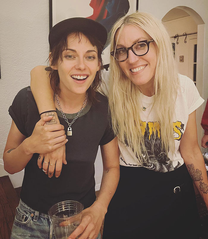 "Prettier In Her Twilight Days": Fans React To Kristen Stewart's Style At Her Wedding With Girlfriend "Prettier In Her Twilight Days": Fans React To Kristen Stewart's Style At Her Wedding With Girlfriend