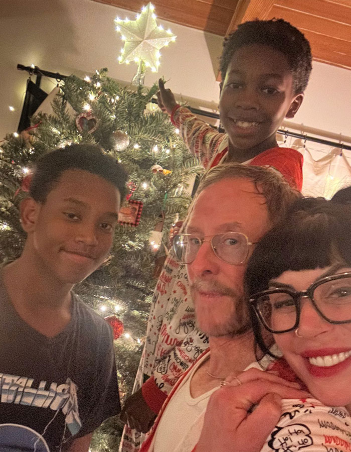 "Lawyers Ain't Cheap": Weezer Bassist Breaks Silence One Day After Cops Shot His Wife "Lawyers Ain't Cheap": Weezer Bassist Breaks Silence One Day After Cops Shot His Wife