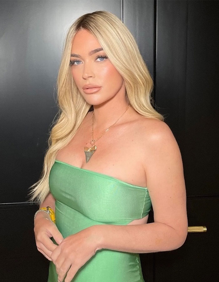 Blonde woman in a green dress, related to ongoing cancer battle. Blonde woman in a green dress, related to ongoing cancer battle.