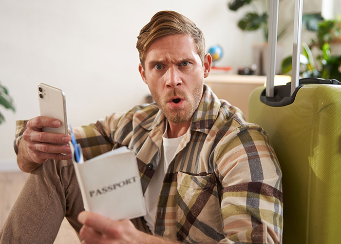 Seating Chaos Splits Family, Dad Battles Airline To Prevent 4YO Sitting Alone Seating Chaos Splits Family, Dad Battles Airline To Prevent 4YO Sitting Alone