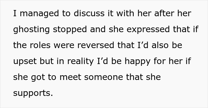 Text message about feeling upset over reversed roles in a group photo scenario. Text message about feeling upset over reversed roles in a group photo scenario.