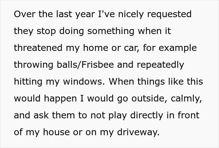 Text discussing a woman buying a swing set for her kid and a friend accusing her of flexing wealth online. Text discussing a woman buying a swing set for her kid and a friend accusing her of flexing wealth online.