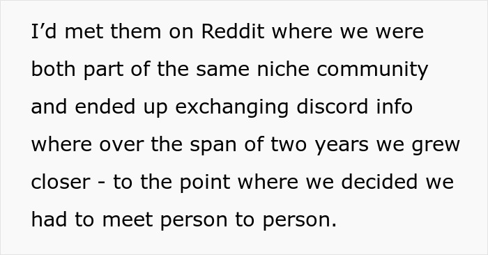 Text describing a relationship developed through a Reddit community, emphasizing an eventual personal meeting. Text describing a relationship developed through a Reddit community, emphasizing an eventual personal meeting.
