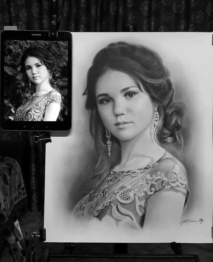 Hyper-realistic portrait of a woman drawn with pencil, displayed next to the original photograph on a tablet.