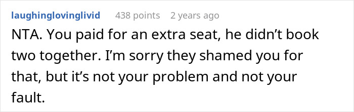 Reddit comment supporting a woman for booking two plane seats, discussing seat-sharing issues. Reddit comment supporting a woman for booking two plane seats, discussing seat-sharing issues.