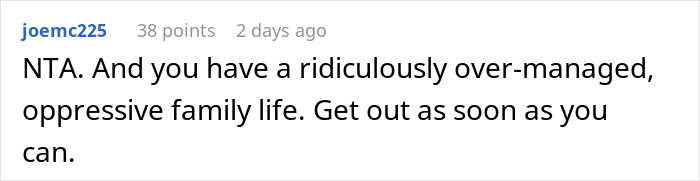 Screenshot of a comment discussing drama caused by an aunt when the niece refuses to babysit her kids. Screenshot of a comment discussing drama caused by an aunt when the niece refuses to babysit her kids.