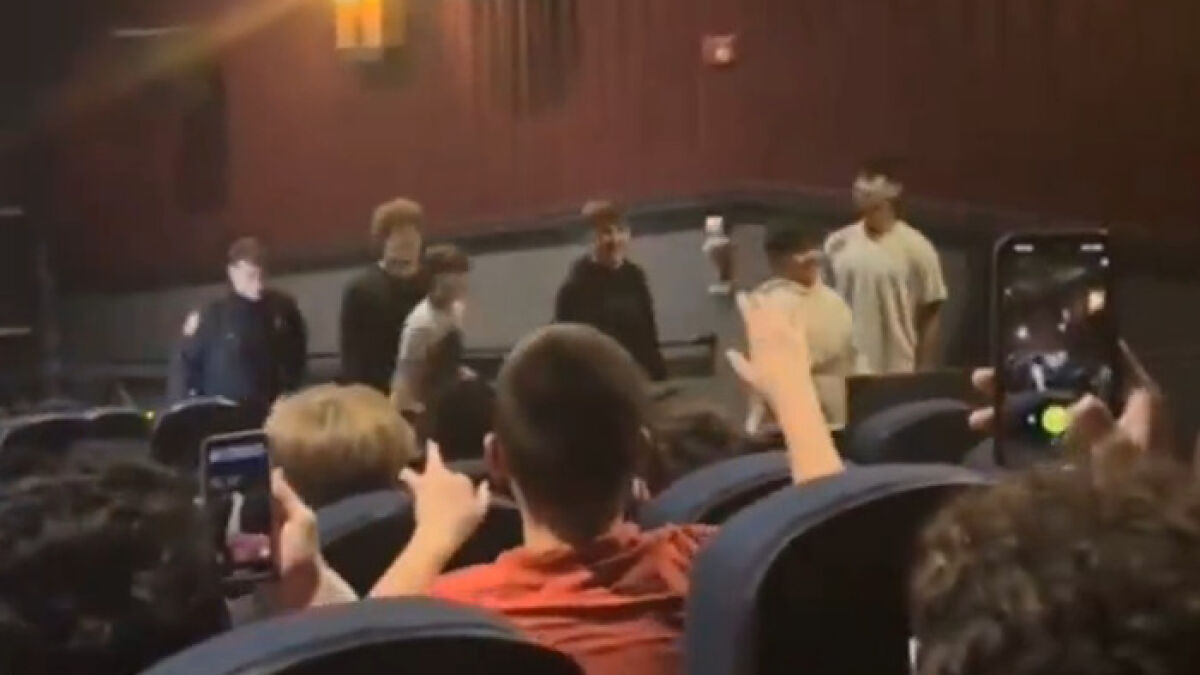 “Unwatchable”: Minecraft Movie Sparks Chaos As Teens Scream, Throw Popcorn, And Summon Police