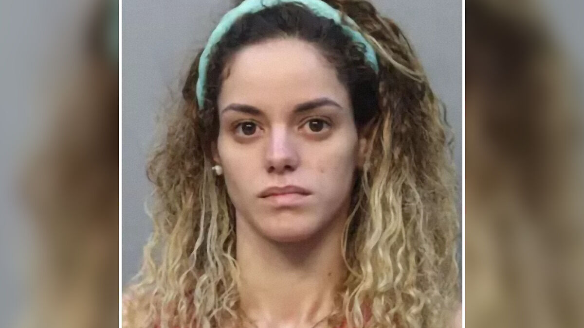 Woman in mugshot with curly hair and headband, related to story about toddlers wandering with no clothes on.