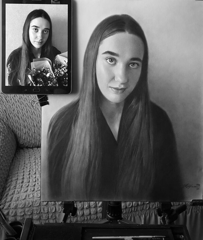 Hyper-realistic pencil portrait of a woman displayed beside its reference photo on a digital device.