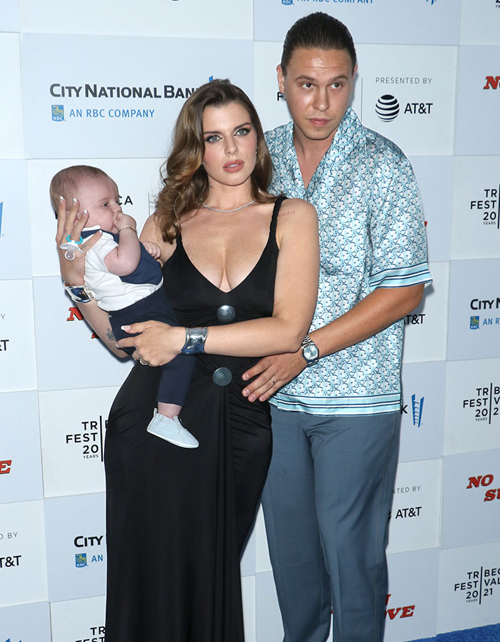 Julia Fox Tells Women To Avoid ‘Losers’ After Being Excluded From Son’s Baptism Julia Fox Tells Women To Avoid ‘Losers’ After Being Excluded From Son’s Baptism