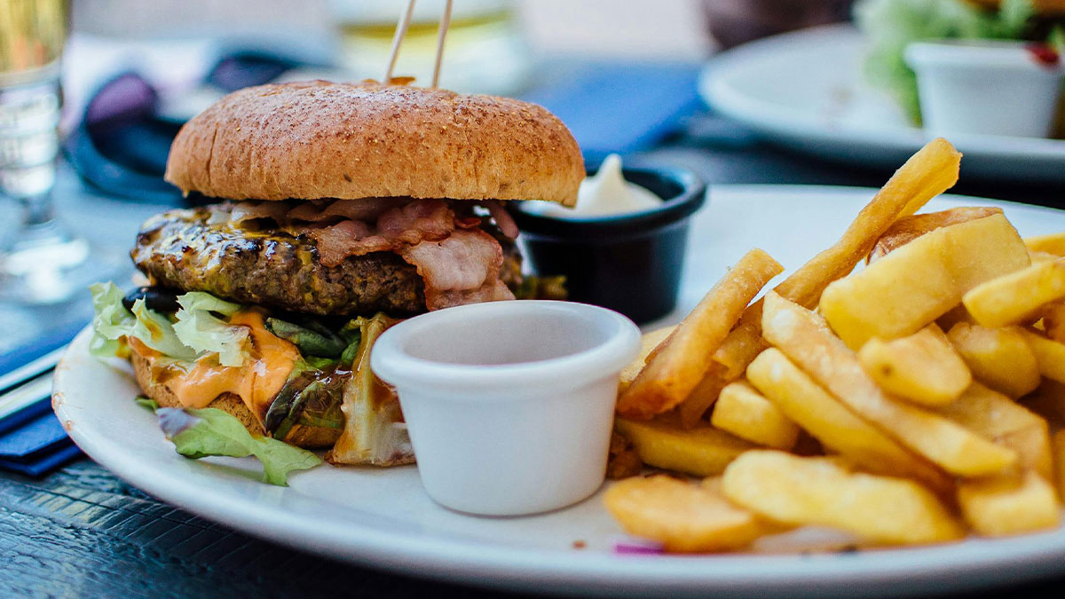 Woman Insists Everyone Accommodates Her Diet, Friend Snaps After She Orders What She ‘Can’t’ Eat