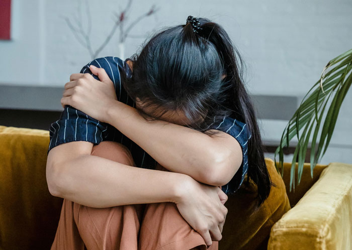 Guy Thinks GF's Money Is His Money, Asks Her To Buy Her Own Engagement Ring, She's Furious Guy Thinks GF's Money Is His Money, Asks Her To Buy Her Own Engagement Ring, She's Furious