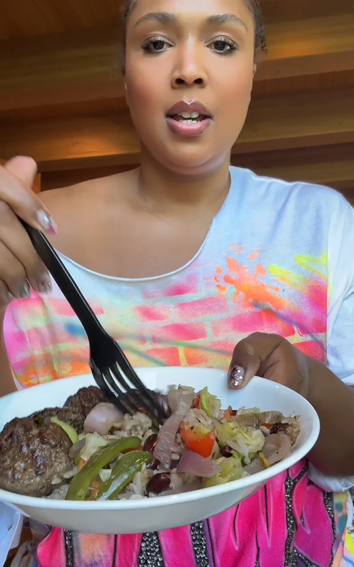 A person holding a bowl of healthy food, wearing a colorful shirt, discussing weight loss methods. A person holding a bowl of healthy food, wearing a colorful shirt, discussing weight loss methods.