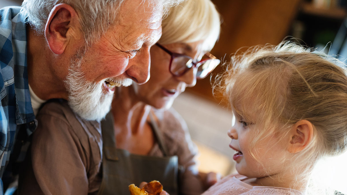 Woman Confused Why Her Mom Doesn’t Help With Kids, Tackles Modern Grandparenting Double Standards