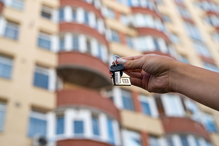 “Didn’t Like Having An Abomination Under Her Roof”: 30 Times Parents Kicked Their Kids Out