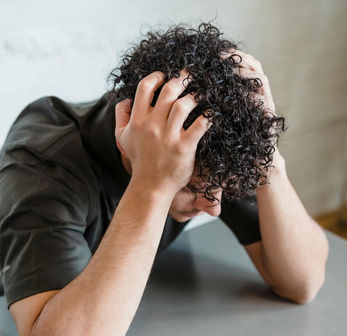 Guy Ruins Relationship With Brother After A Prank On His GF Goes Wrong: “She Went For His Throat” Guy Ruins Relationship With Brother After A Prank On His GF Goes Wrong: “She Went For His Throat”