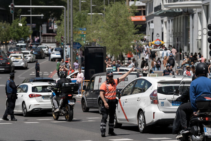 Police directing traffic in a busy European street during a major blackout affecting millions and paralyzing activities. Police directing traffic in a busy European street during a major blackout affecting millions and paralyzing activities.