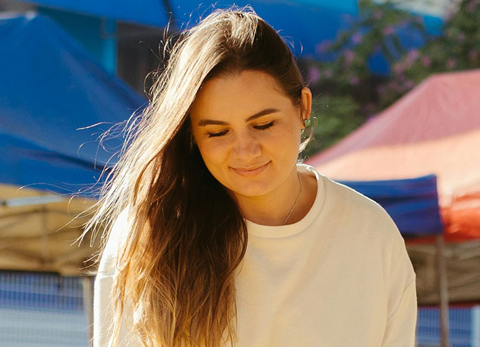 Guy Thinks Woman Dressed Like Money Will Pay For His Groceries, She Disappears Instead