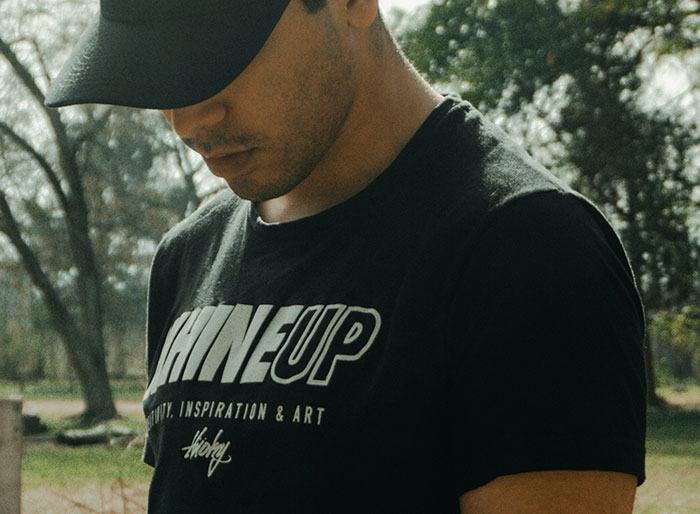 Guy Thinks Woman Dressed Like Money Will Pay For His Groceries, She Disappears Instead