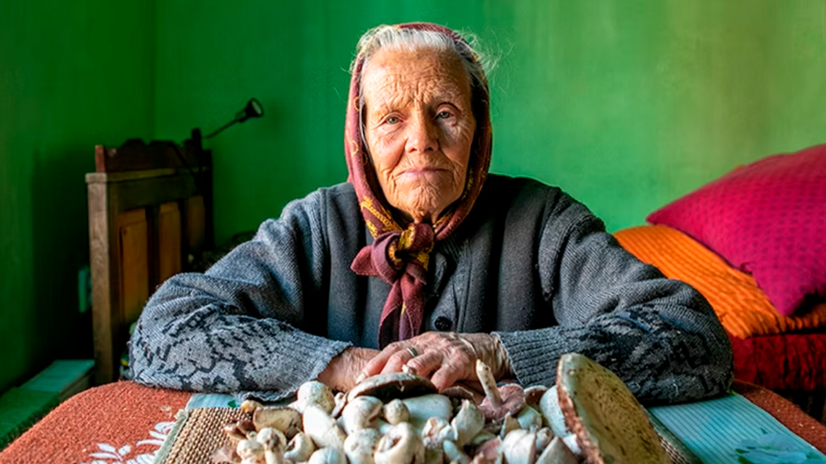 23 Powerful Images Of The World’s Invisible Women, By Michele Zousmer