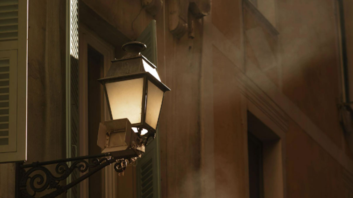 47 Side-By-Side Pics Of What A Photographer Sees And What They Choose To Take