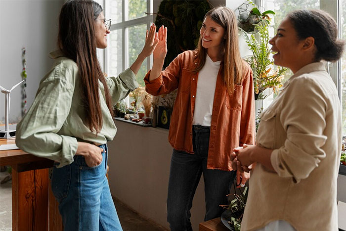 40 Brutal Stories Of Friendships That Ended In The Most Unhinged Ways