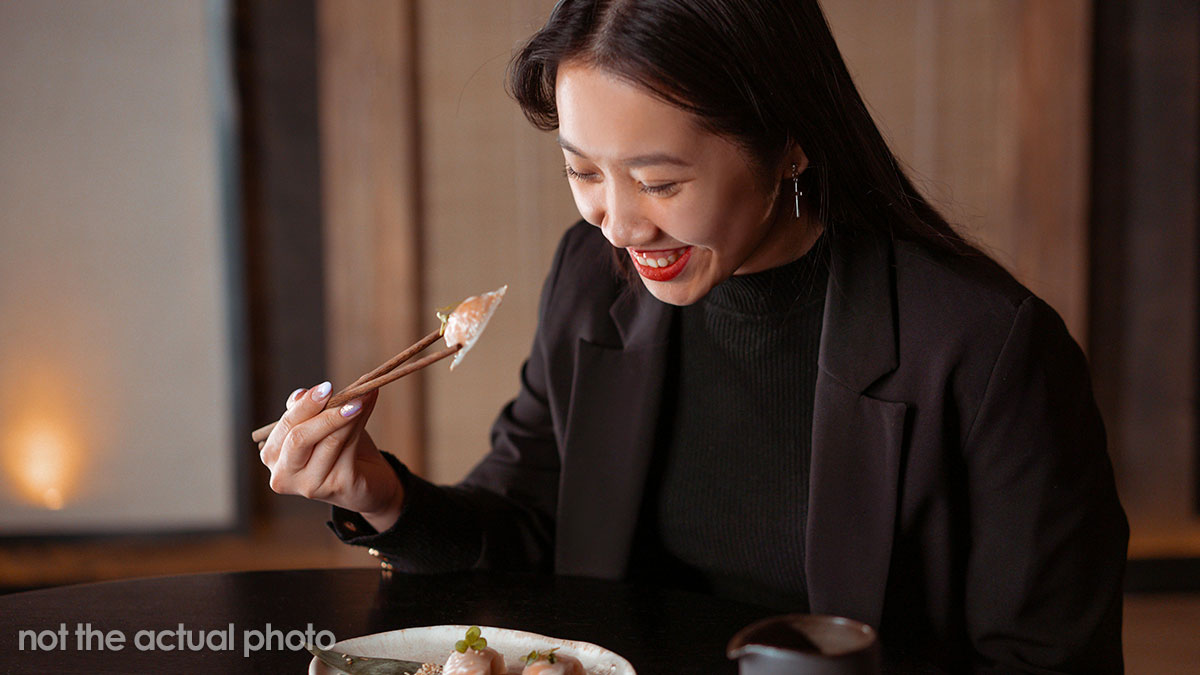 Woman Starts Mocking Sister’s Eating Habits Right At The Table During Family Gathering, Drama Ensues