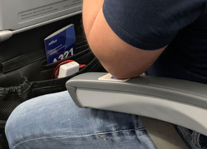 30 Times People Had The Most Unpleasant Flight Because Of Their Seatmate