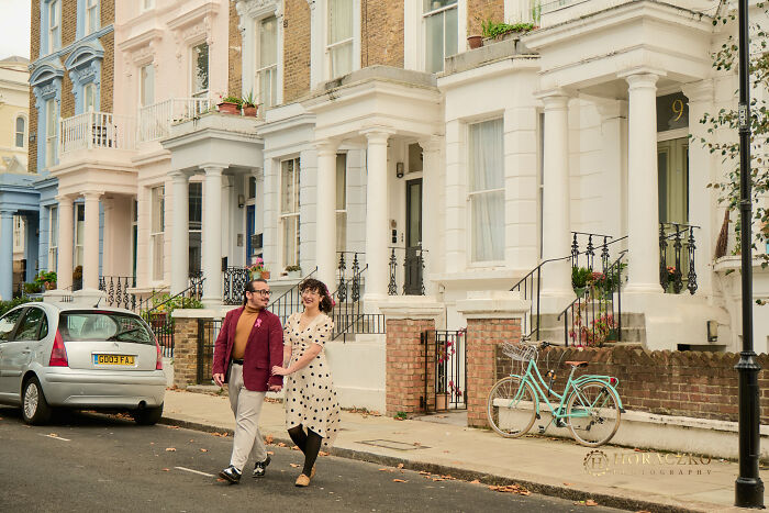 A Stylish London Engagement Photoshoot In Notting Hill (23 Pics)
