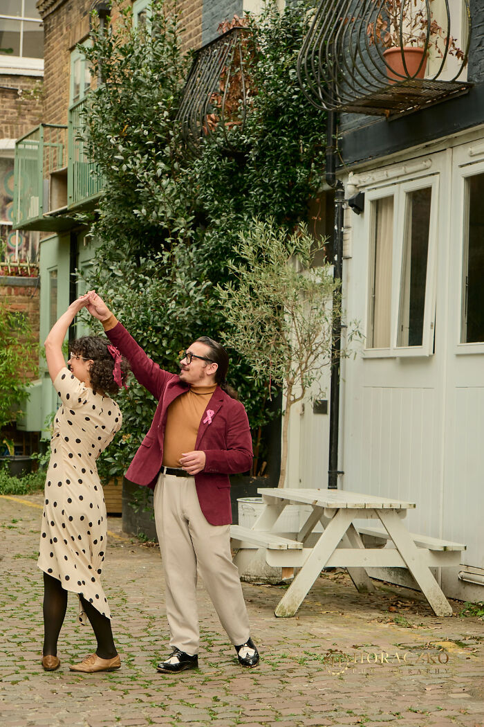 A Stylish London Engagement Photoshoot In Notting Hill (23 Pics)