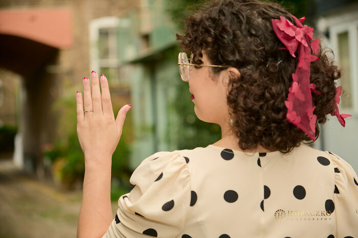 A Stylish London Engagement Photoshoot In Notting Hill (23 Pics)