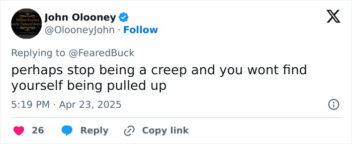 Tweet showing user John Olooney calling out a creepy influencer secretly filming a woman with smart glasses. Tweet showing user John Olooney calling out a creepy influencer secretly filming a woman with smart glasses.