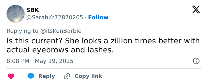 Tweet comment praising Pamela Anderson’s 90s glam makeup look, highlighting her eyebrows and lashes after years of a natural style. Tweet comment praising Pamela Anderson’s 90s glam makeup look, highlighting her eyebrows and lashes after years of a natural style.