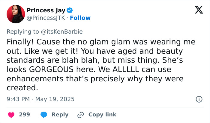 Screenshot of a tweet praising Pamela Anderson’s return to 90s glam makeup after years of embracing her natural look. Screenshot of a tweet praising Pamela Anderson’s return to 90s glam makeup after years of embracing her natural look.