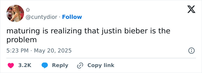 Tweet screenshot showing a user commenting on Justin Bieber amid his LA shirtless appearance and recent admission about Hailey. Tweet screenshot showing a user commenting on Justin Bieber amid his LA shirtless appearance and recent admission about Hailey.