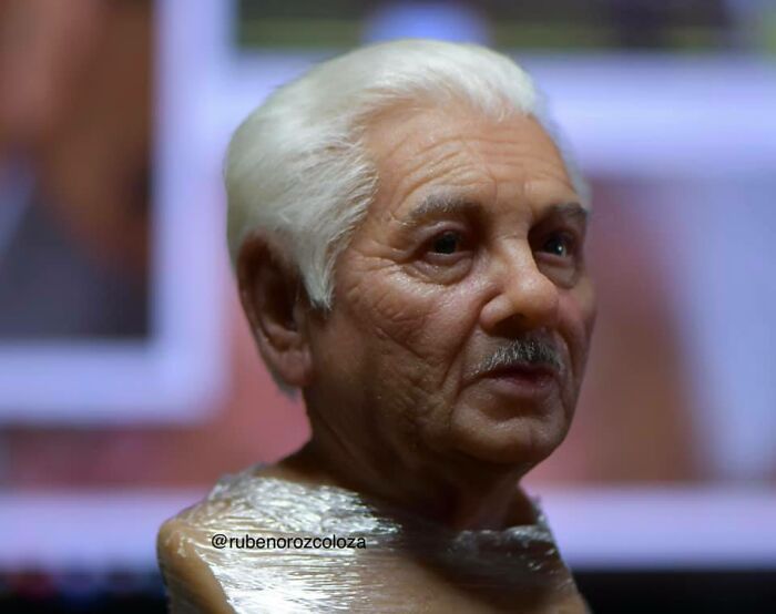 Hyper-realistic sculpture bust with lifelike details showcasing Ruben Orozco Loza's breathtaking sculptural realism artwork.