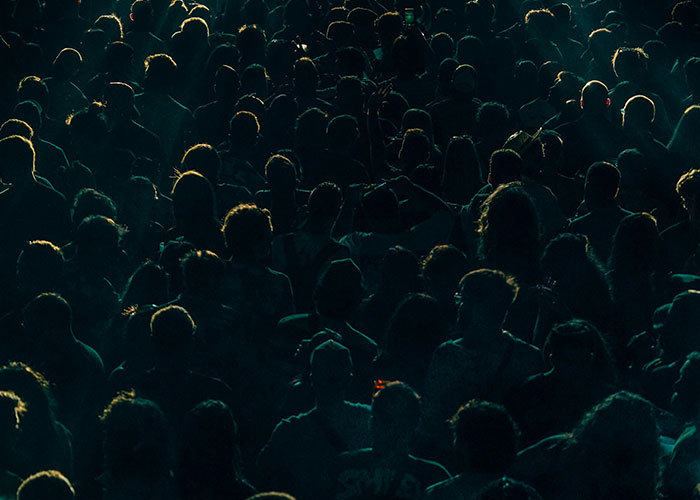 “We Need To Leave… Now”: 40 Heart-Pounding Moments When Gut Instinct Meant Everything