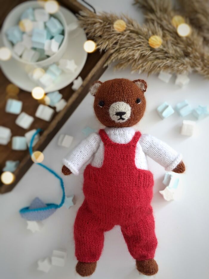 “My Bear Stories”: I’m In Love With Teddy Bears, And I’m Rediscovering That Love Through Knitting Toys (10 Pics)