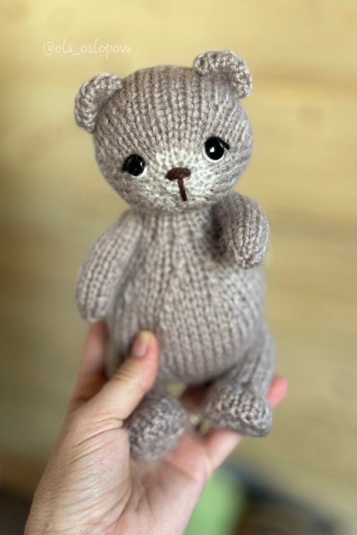 “My Bear Stories”: I’m In Love With Teddy Bears, And I’m Rediscovering That Love Through Knitting Toys (10 Pics)