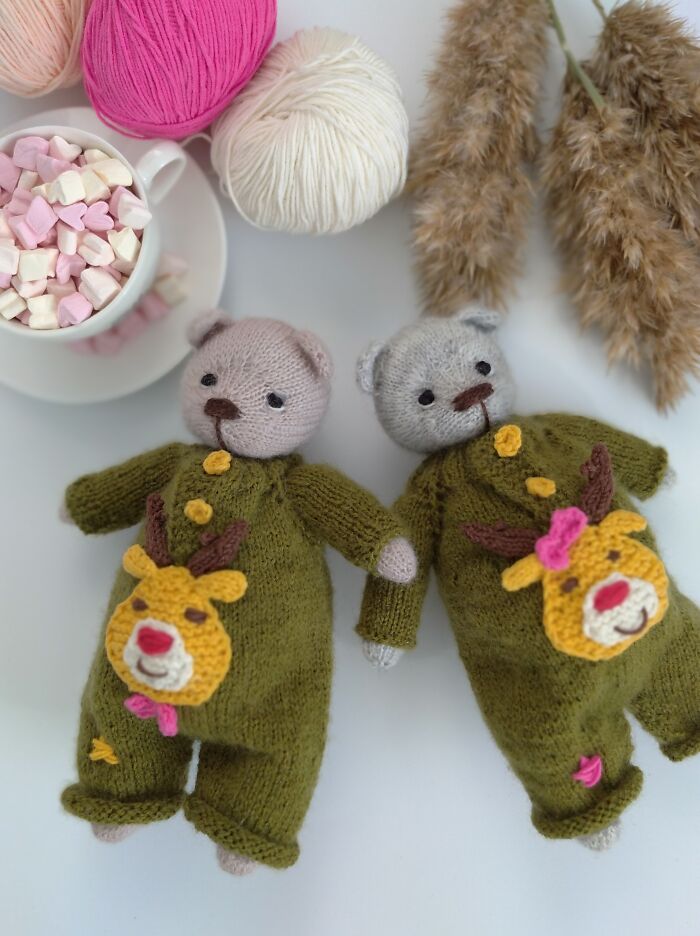 “My Bear Stories”: I’m In Love With Teddy Bears, And I’m Rediscovering That Love Through Knitting Toys (10 Pics)