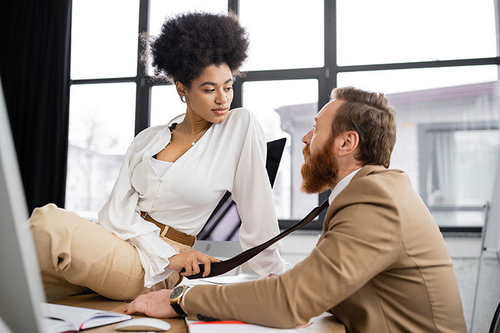 Husband Plans Secret Affair With Younger Coworker, Wife Finds Out Everything Husband Plans Secret Affair With Younger Coworker, Wife Finds Out Everything