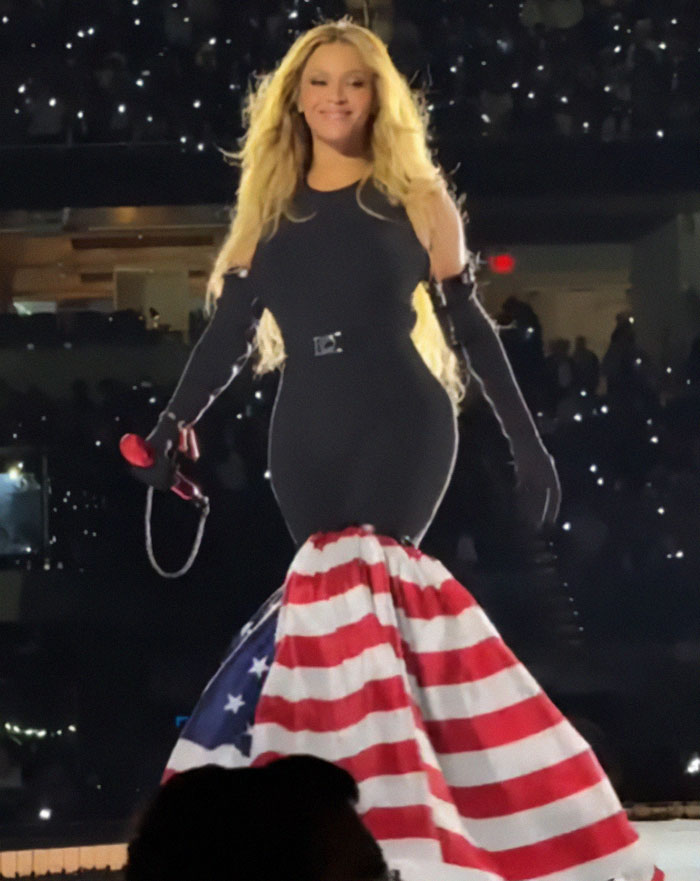 Beyoncé performing on stage during concert, fans worried about dangerous malfunction at her live show. Beyoncé performing on stage during concert, fans worried about dangerous malfunction at her live show.