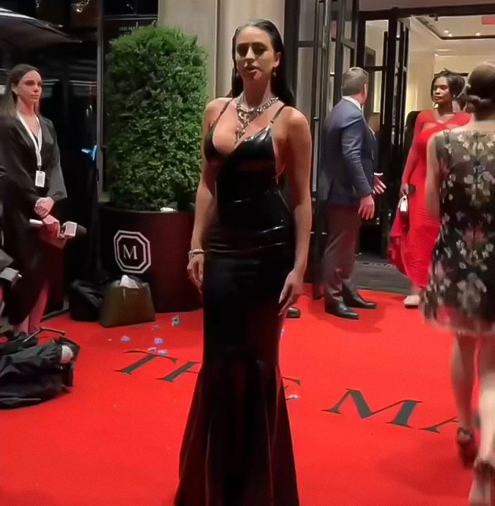 Adult content creator in a black dress at Met Gala, sparking reactions and refusing to be seen as a bimbo. Adult content creator in a black dress at Met Gala, sparking reactions and refusing to be seen as a bimbo.